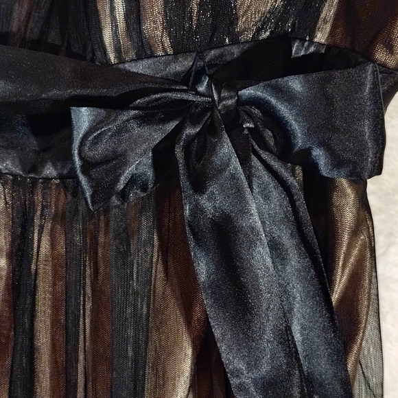 Women's Lil Black Dress - Picture 4 of 7